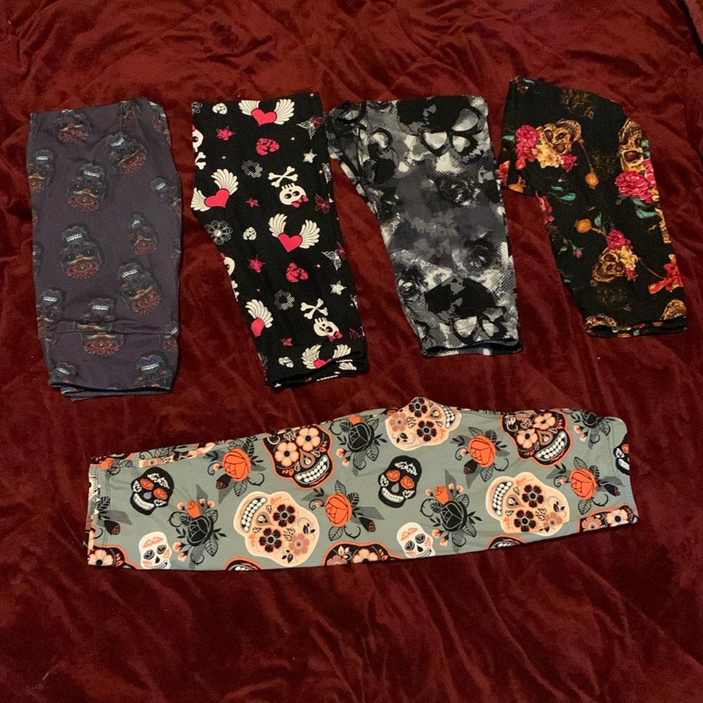 Skull themed leggings